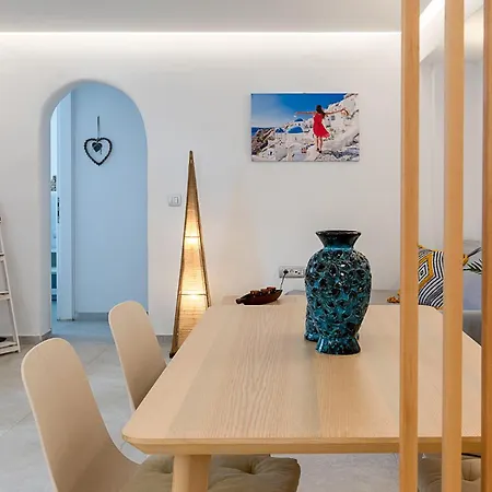 Semesterbostad Santorini Villatzio Mesaria